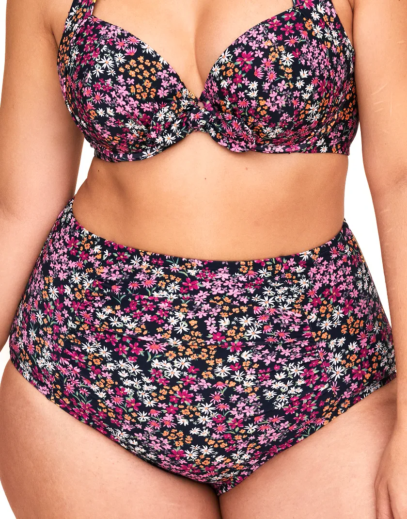 Shelby Ditsy Black 2 Contour swimwear bundle Model 2