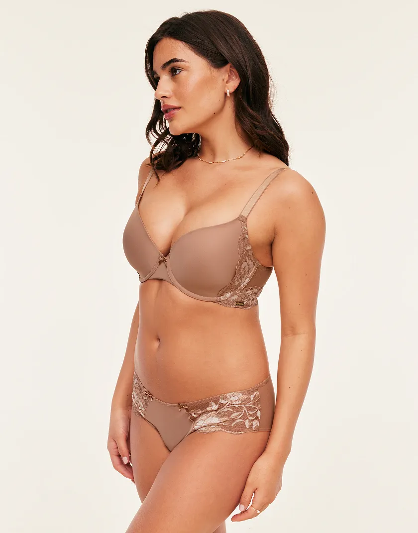Paxton Medium Beige 2 Contour bra bundle Model 4