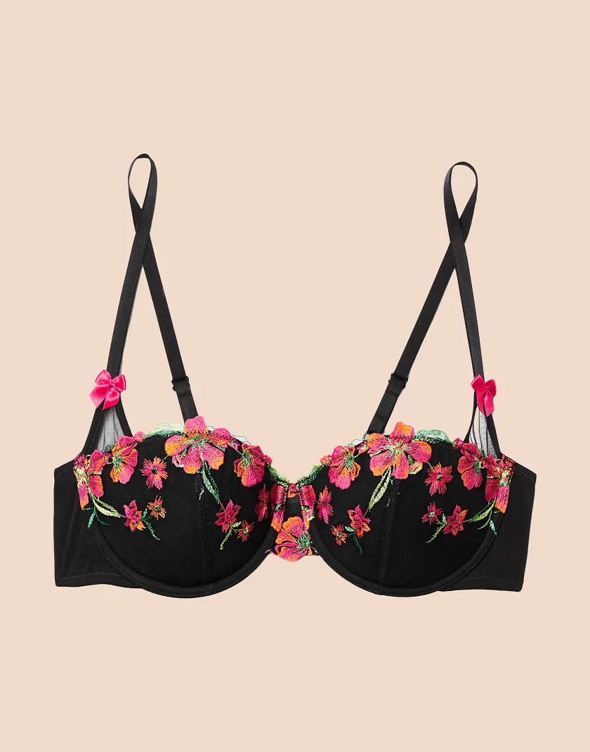 Daphne Black 2 Push Up bra bundle Still 1