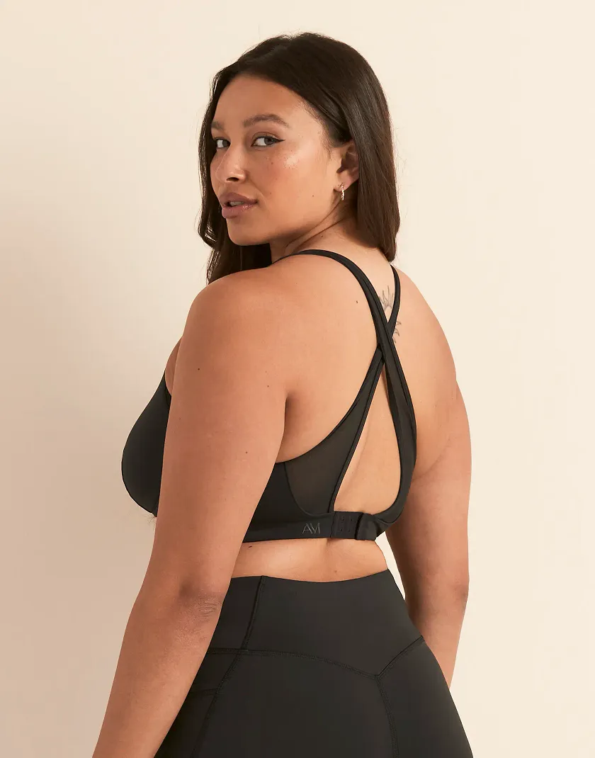 Aura Sports Bra Black Plus Contour activewear bundle Model 5