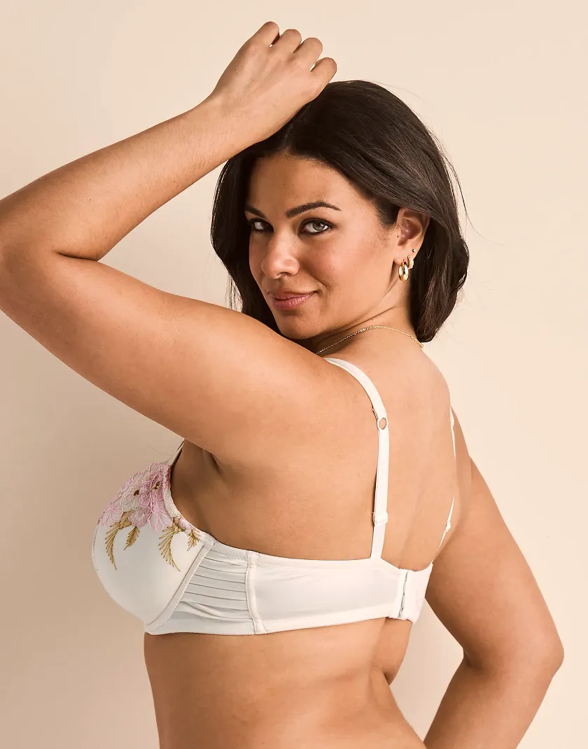 Carolyn Light White 2 Contour bra bundle Model 4