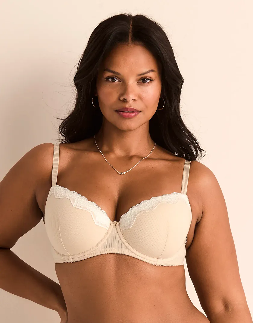 Lilou Light Beige 3 Contour bra bundle Model 2
