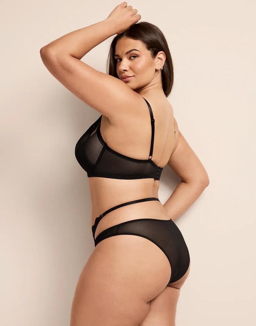 Kaia Black 2 Unlined bra bundle Model 4
