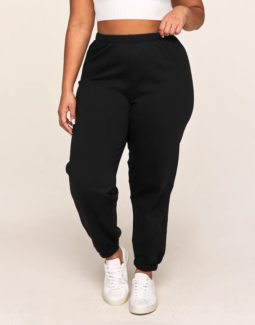 Kaylie Black Plus lounge bundle Model 2