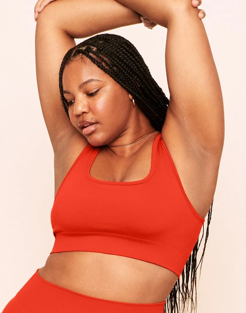 Maeve Ombre Sports Bra Red Plus Contour activewear bundle Model 2