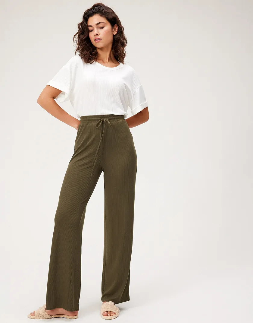 Sue Lounge Pant Dark Green pants & shorts bundle Model 2