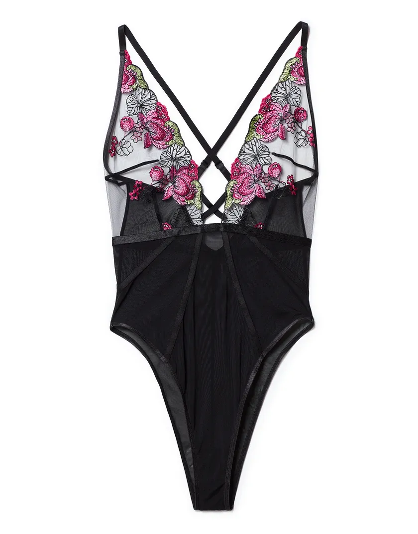 Rue Black lingerie bundle Still 2
