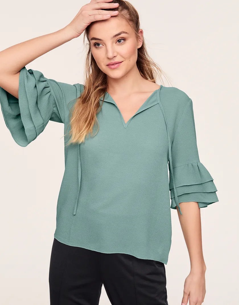Quinn Top Medium Green tops bundle Model 1