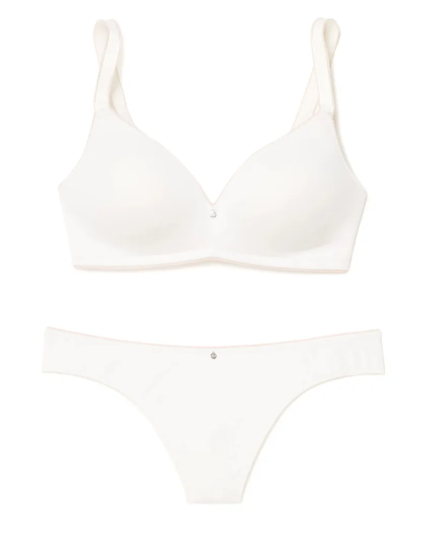 Johanna White 2 Contour bra bundle Still 2