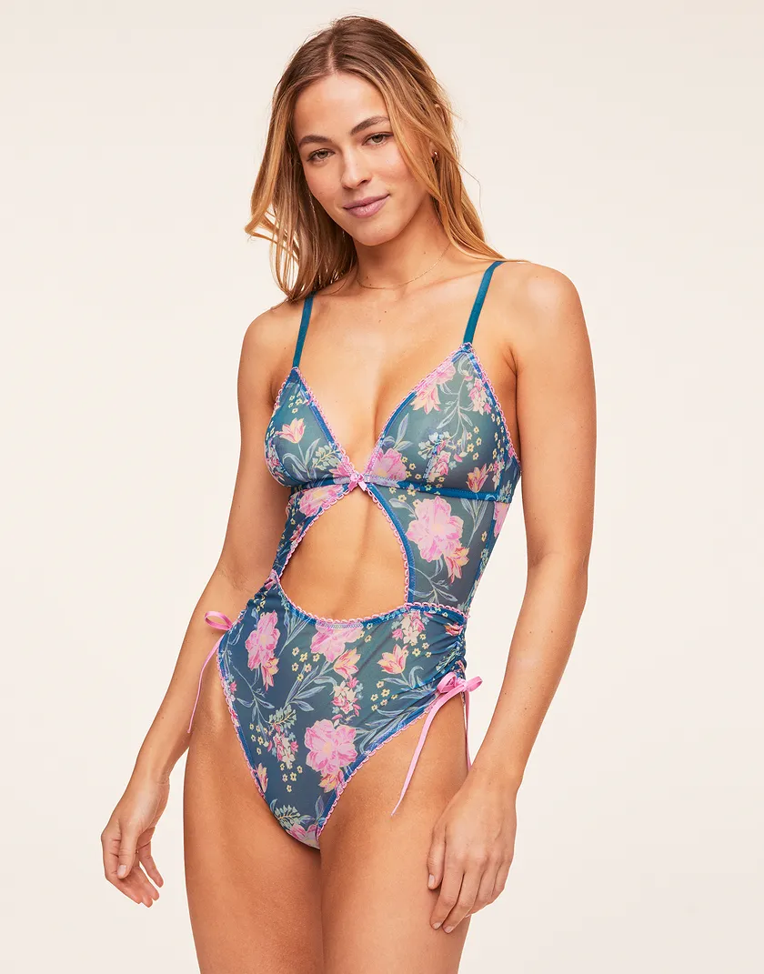 Tally Floral Blue lingerie bundle Model 1