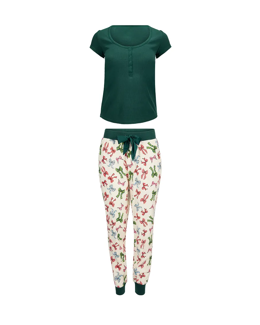 Caileigh Dark Green sleepwear bundle Still 3