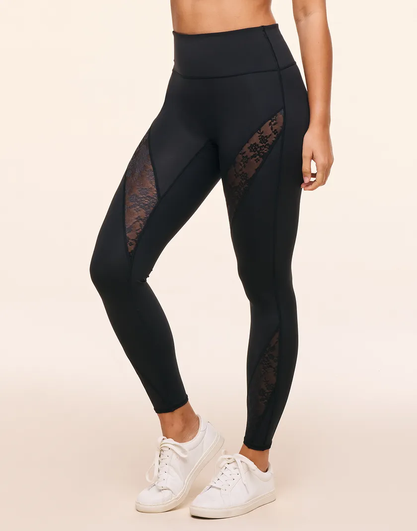 Mari Legging Black activewear bundle Model 1