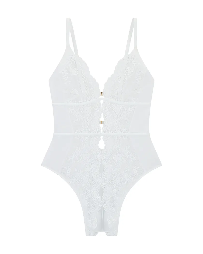 Rosie White Unlined lingerie bundle Still 3