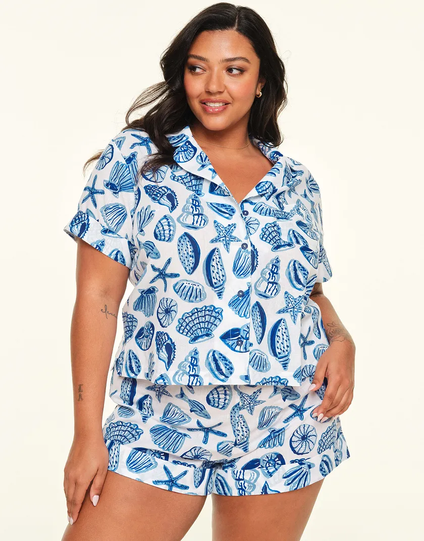 Lucero Novelty White Plus sleepwear bundle Model 2