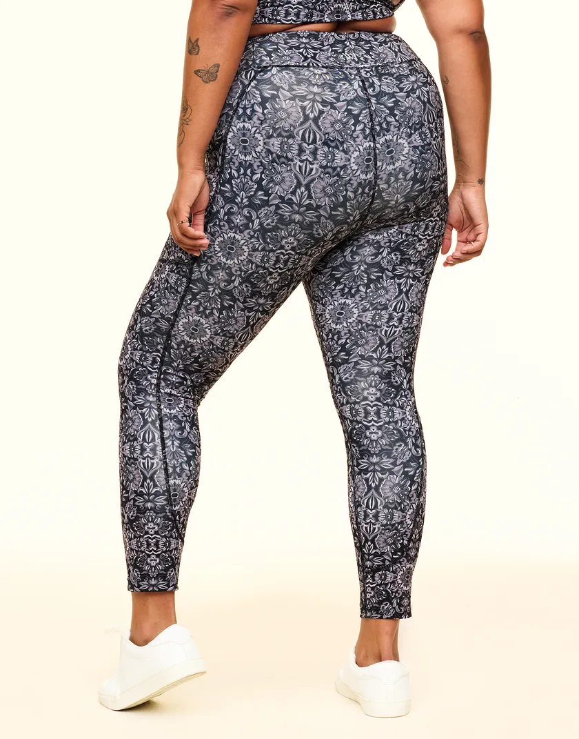 Lotus Crossover Legging Geo Black Plus activewear bundle Model 5