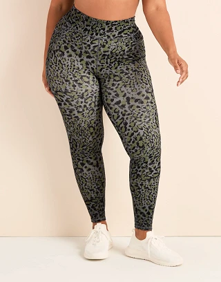 Aura Legging Animal Gray Plus activewear bundle Model 2