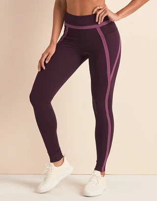 Clarity Legging Dark Purple activewear bundle Model 1