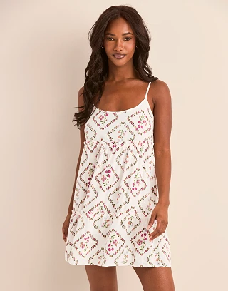 Dove Floral Beige sleepwear bundle Model 1