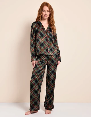 Raven Plaid Black sleepwear bundle Model 1