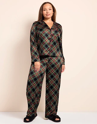 Raven Plaid Black sleepwear bundle Model 2