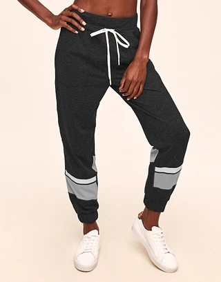 Edyn Black lounge bundle Model 2