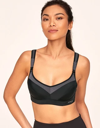 Maho Black Contour activewear bundle Model 1