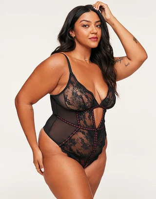 Laylia Black Plus Unlined lingerie bundle Model 2