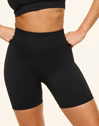 The Ultimate Bike Black activewear bundle Model 1