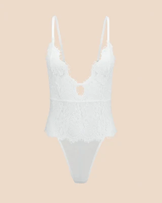Anushka B1 White Unlined lingerie bundle Still 2