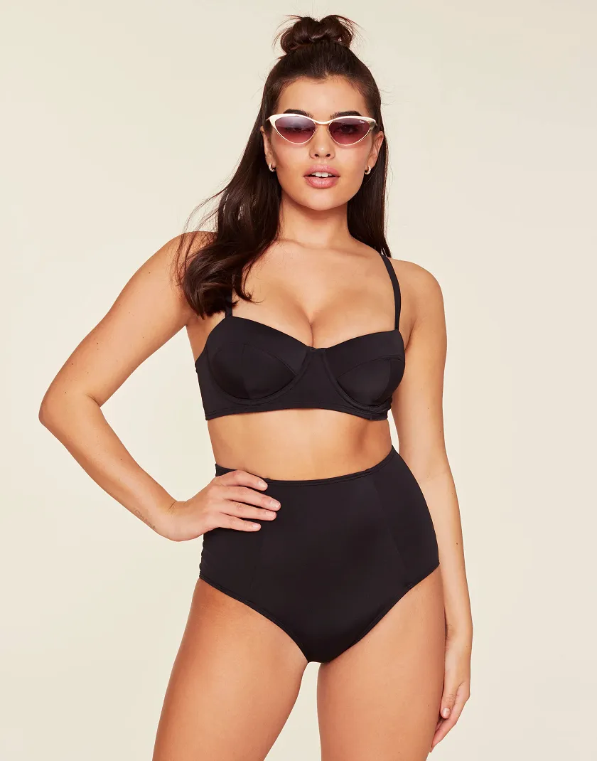 Vivien Black 2 Contour swimwear bundle Model 5