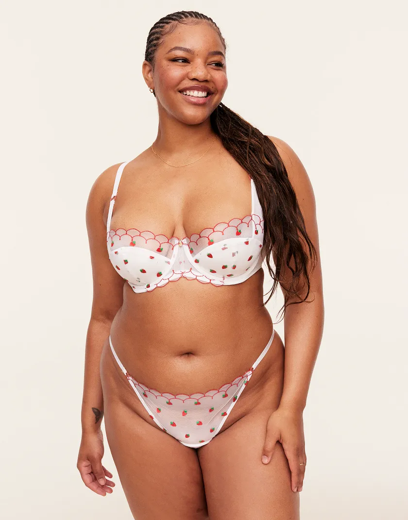 Bettie White 2 Contour bra bundle Model 4
