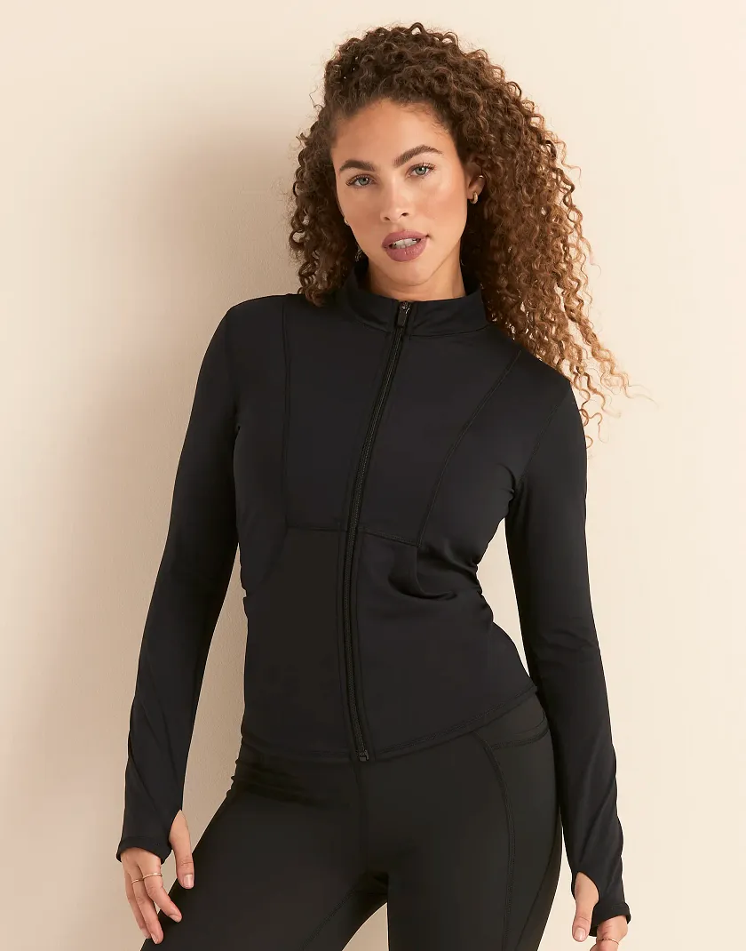 Aura Run Jacket Black activewear bundle Model 3