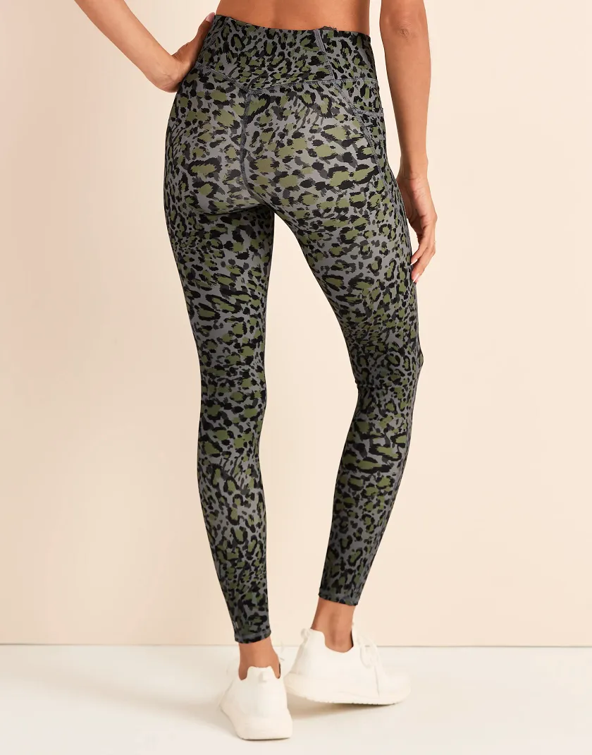 Aura Legging Animal Gray activewear bundle Model 6