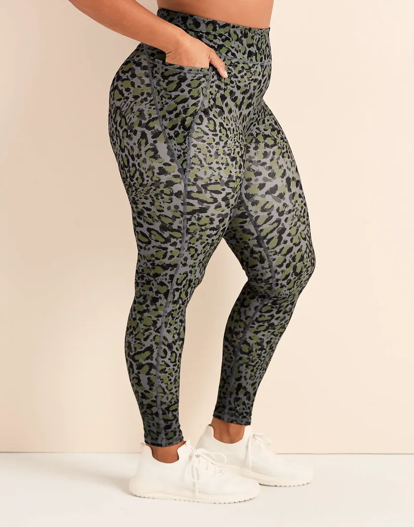 Aura Legging Animal Gray Plus activewear bundle Model 5