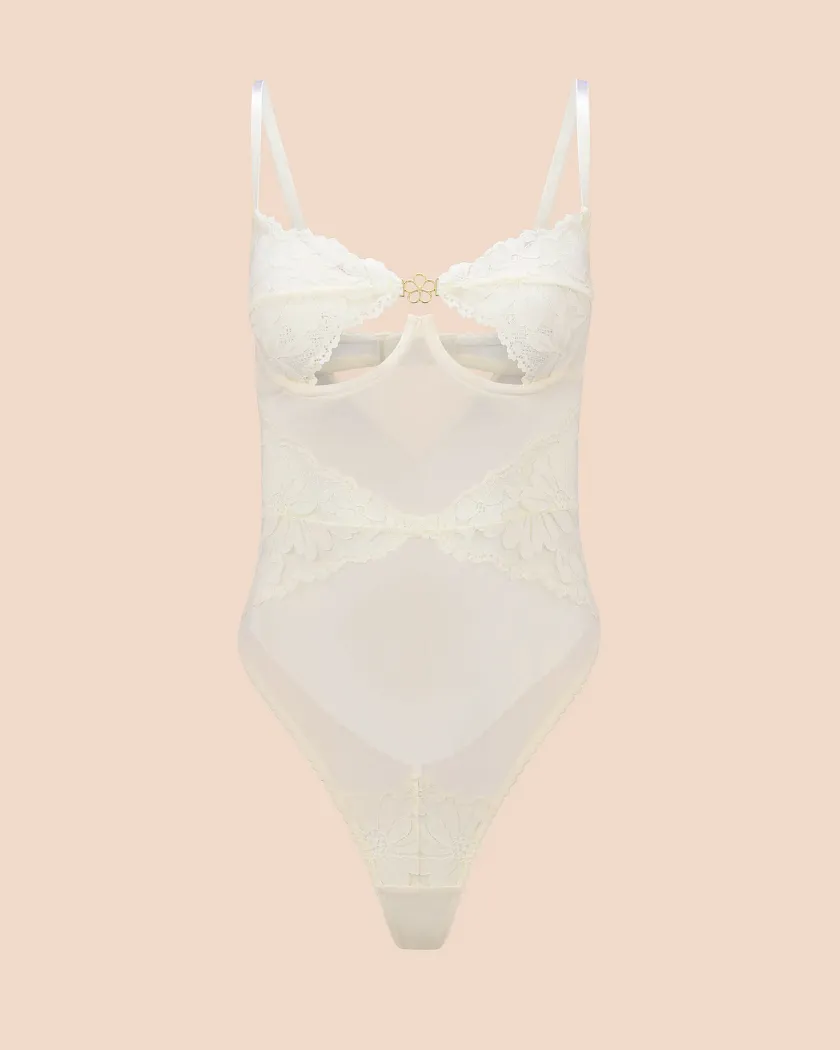 Lillus Light White Unlined lingerie bundle Still 2