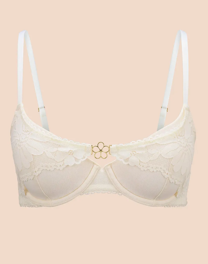Amaryllis Light White 2 Contour bra bundle Still 3