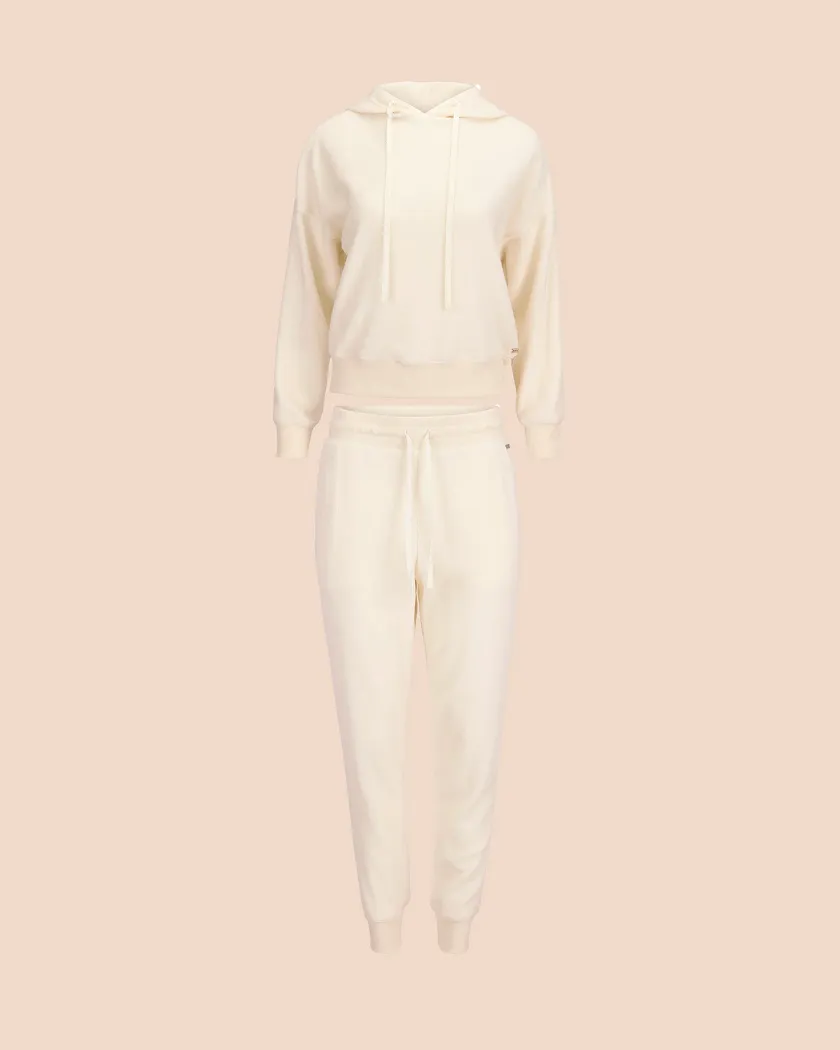 Davinia White lounge bundle Still 3