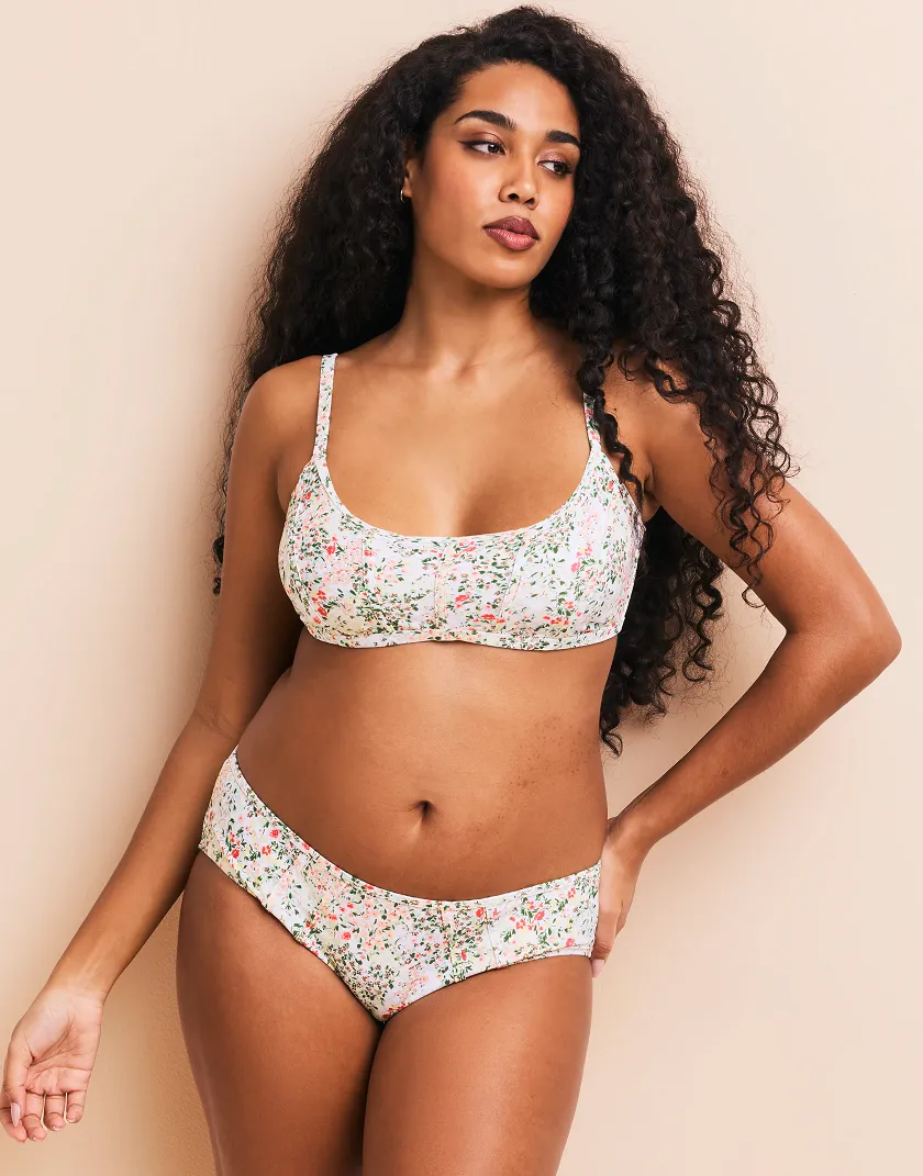 Valcea Floral White 4 Contour swimwear bundle Model 7