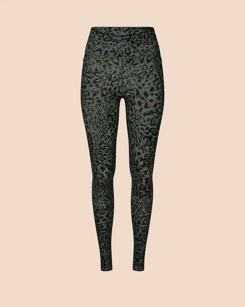 Aura Legging Animal Gray activewear bundle Still 3