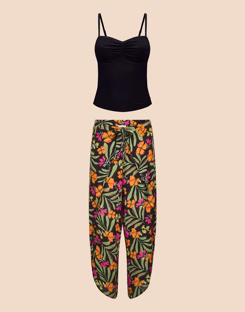 Patti Black lounge bundle Still 5