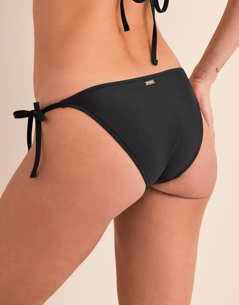 Tenni Black swimwear bundle Model 2