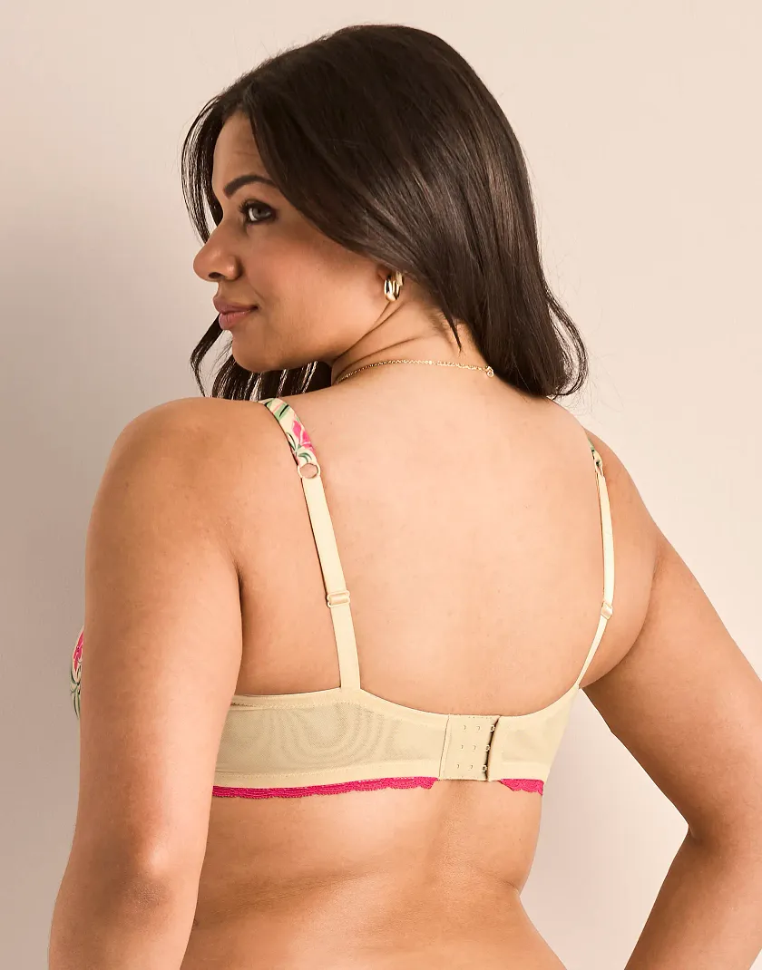 Elsie Tropical Beige 2 Contour bra bundle Model 4