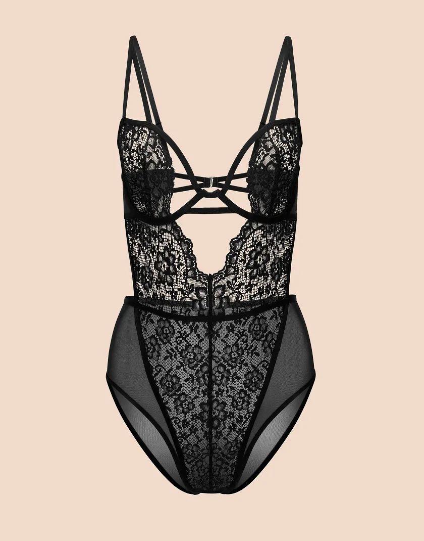 Sersha Black Unlined lingerie bundle Model 3