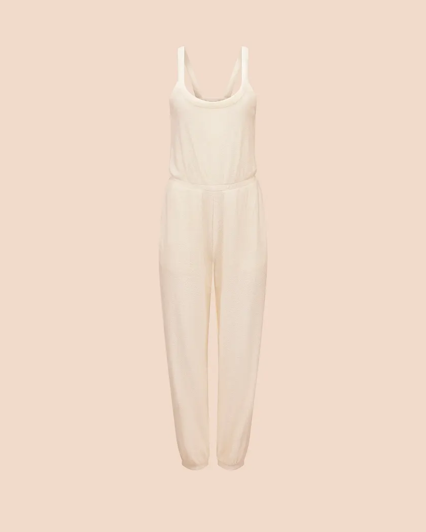 Miranda Light White lounge bundle Still 3
