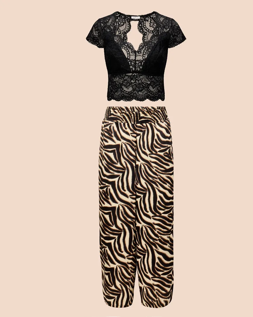 Finola B2 Black 2 lounge bundle Still 3