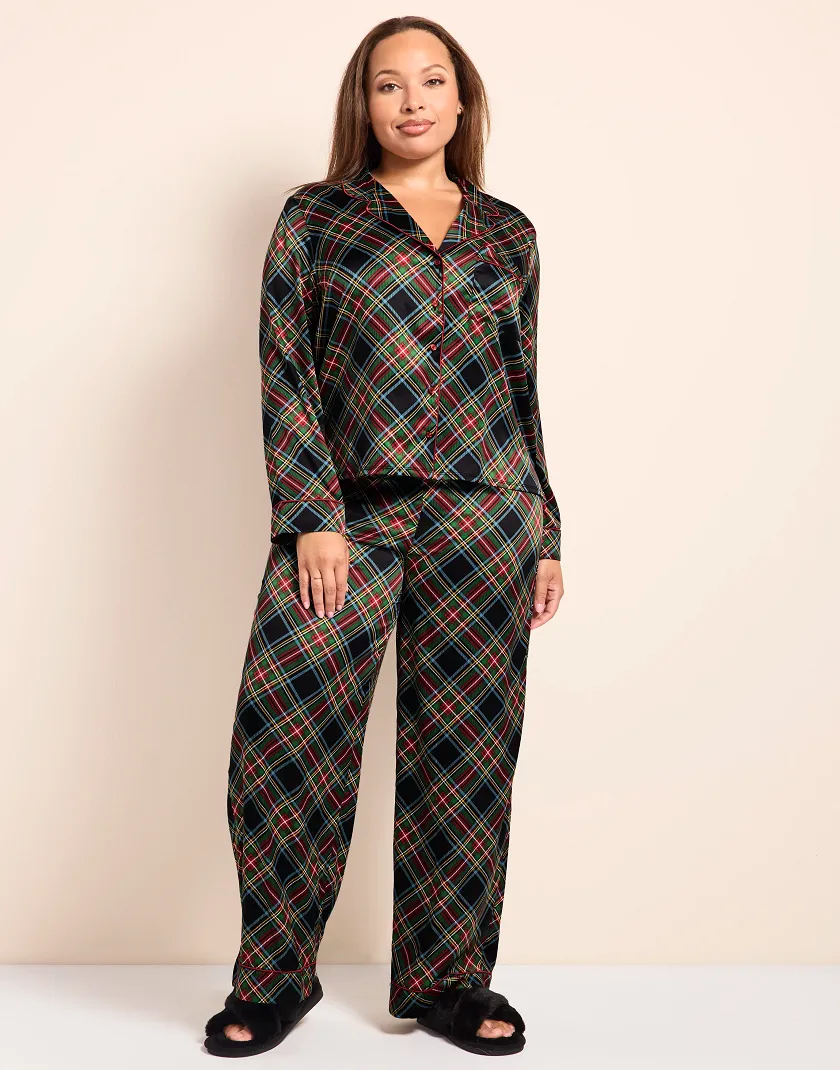 Raven Plaid Black sleepwear bundle Model 2