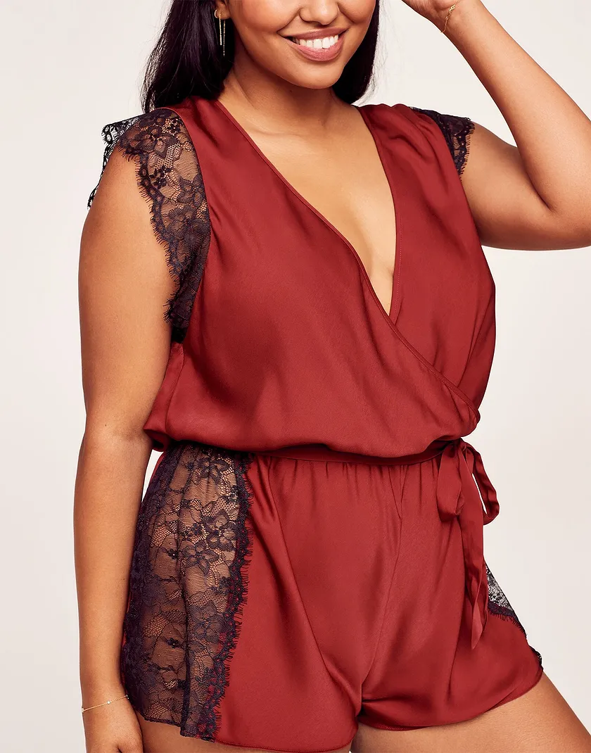 Maille Dark Red Plus lingerie bundle Model 2
