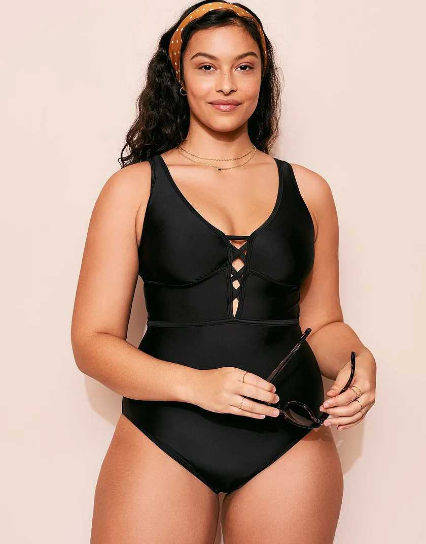 Andressa Black Plus Contour swimwear bundle Model 1