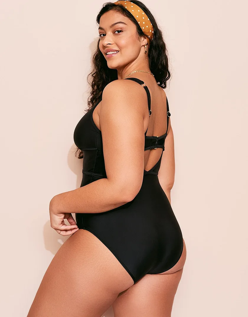 Andressa Black Plus Contour swimwear bundle Model 4
