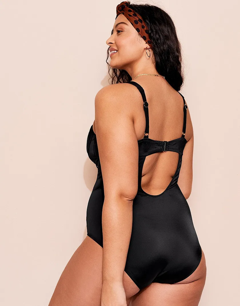 Lilison Black Plus Contour swimwear bundle Model 4